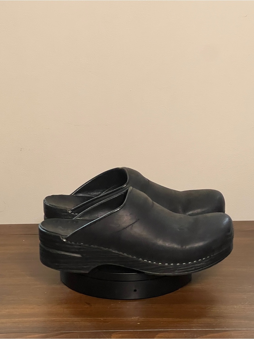Dansko Sonja Clog - classic black leather clog EU 44